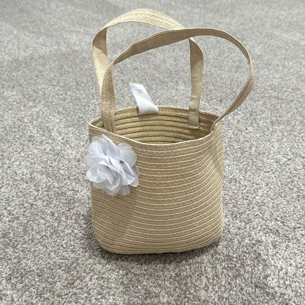 Gymboree Straw bag for 3 years and up. New with tag attached.